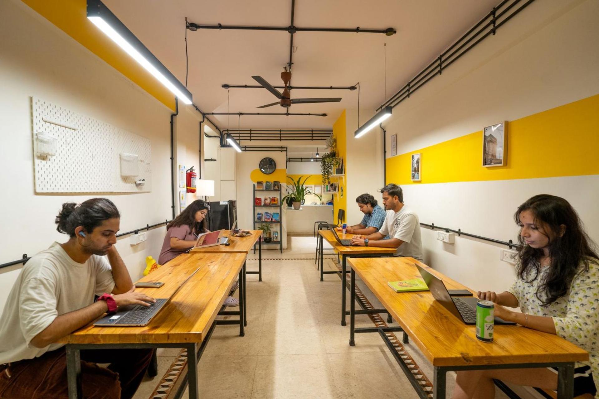 Locomo Express - Stay Work Eat มุมไบ ภายนอก รูปภาพ